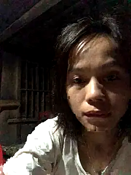 Snapshot of QuingLin chatting on 10-31-25, 10:33 QuingLin online show from 10-31-25, 10:33