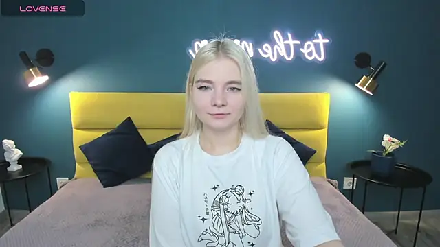 Snapshot of RuthBryant chatting on 09-20-25, 01:39 RuthBryant online show from 09-20-25, 01:39