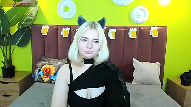 Snapshot of RuthBryant chatting on 09-29-25, 01:11 RuthBryant online show from 09-29-25, 01:11