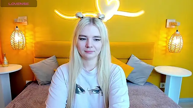 Snapshot of RuthBryant chatting on 10-11-25, 01:16 RuthBryant online show from 10-11-25, 01:16