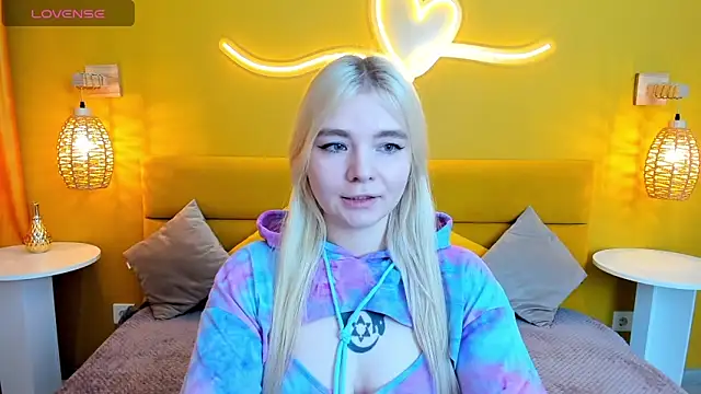 Snapshot of RuthBryant chatting on 10-12-25, 12:53 RuthBryant online show from 10-12-25, 12:53