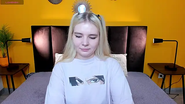 Snapshot of RuthBryant chatting on 11-05-25, 01:05 RuthBryant online show from 11-05-25, 01:05