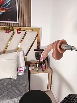 Luna Naughty1 online show from 04-23-26, 06:54