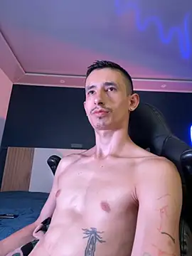 Snapshot of Damartinez27 chatting on 09-22-25, 06:43 Damartinez27 online show from 09-22-25, 06:43