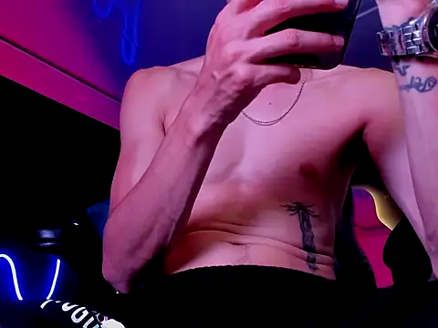 Snapshot of Damartinez27 chatting on 10-19-25, 06:25 Damartinez27 online show from 10-19-25, 06:25