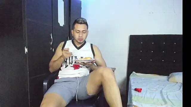 Snapshot of Ryan_xc1 chatting on 09-28-25, 02:17 Ryan xc1 online show from 09-28-25, 02:17