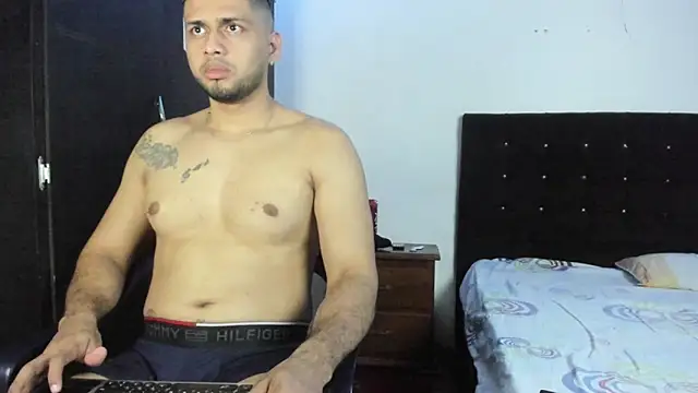 Snapshot of Ryan_xc1 chatting on 10-03-25, 05:21 Ryan xc1 online show from 10-03-25, 05:21