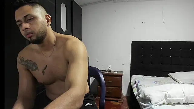 Snapshot of Ryan_xc1 chatting on 11-05-25, 02:22 Ryan xc1 online show from 11-05-25, 02:22