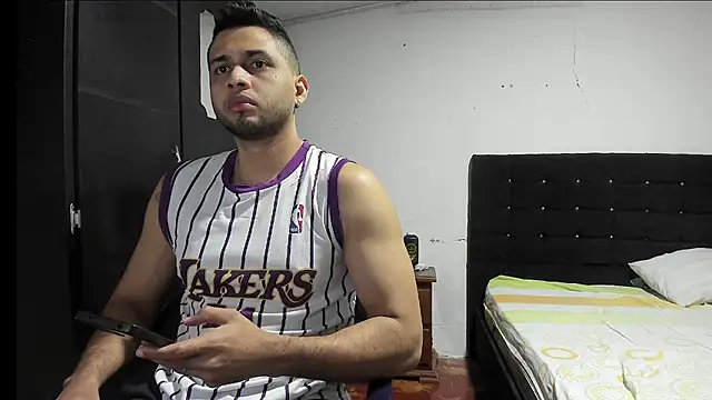 Snapshot of Ryan_xc1 chatting on 11-12-25, 02:23 Ryan xc1 online show from 11-12-25, 02:23