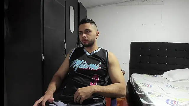 Snapshot of Ryan_xc1 chatting on 12-04-25, 02:21 Ryan xc1 online show from 12-04-25, 02:21