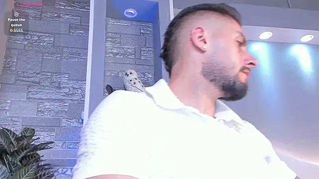 Snapshot of dominic_de_luca chatting on 05-18-26, 04:29 dominic de luca online show from 05-18-26, 04:29
