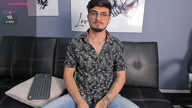 AaronFuentes7 online show from 09-12-25, 07:36