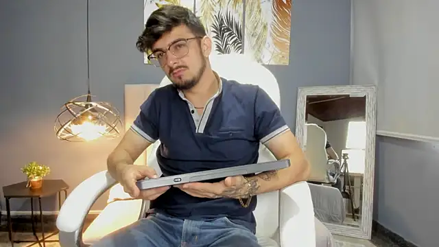 AaronFuentes7 online show from 09-17-25, 05:36