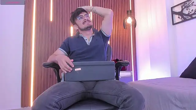 AaronFuentes7 online show from 09-27-25, 07:30