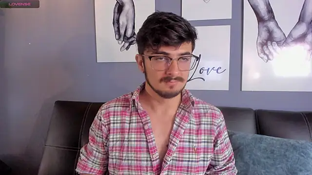 AaronFuentes7 online show from 09-29-25, 05:40