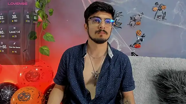 AaronFuentes7 online show from 10-12-25, 01:43