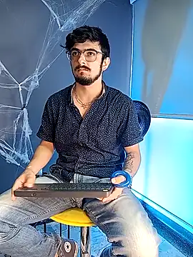 AaronFuentes7 online show from 10-20-25, 07:25