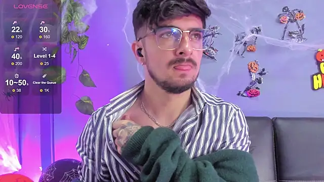 AaronFuentes7 online show from 10-23-25, 12:37