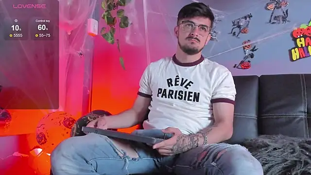 AaronFuentes7 online show from 10-24-25, 12:23