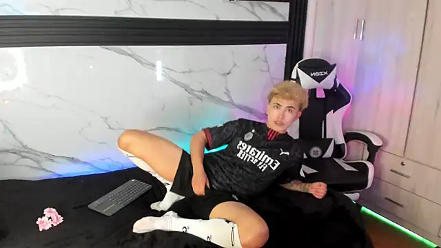 Snapshot of Saimonvela chatting on 11-05-25, 01:38 Saimonvela online show from 11-05-25, 01:38