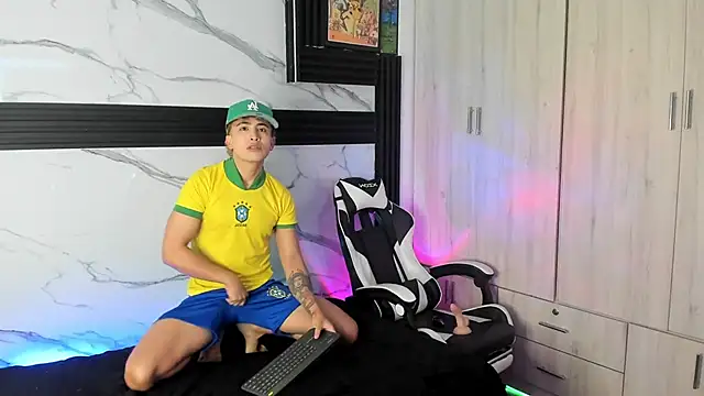 Snapshot of Saimonvela chatting on 11-05-25, 03:45 Saimonvela online show from 11-05-25, 03:45