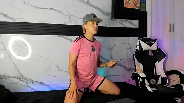 Snapshot of Saimonvela chatting on 11-14-25, 08:02 Saimonvela online show from 11-14-25, 08:02