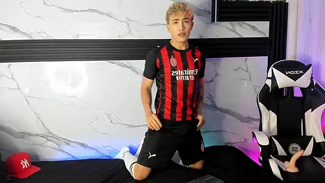 Snapshot of Saimonvela chatting on 11-24-25, 11:10 Saimonvela online show from 11-24-25, 11:10