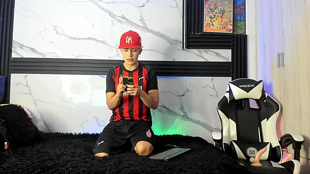 Snapshot of Saimonvela chatting on 12-05-25, 06:33 Saimonvela online show from 12-05-25, 06:33