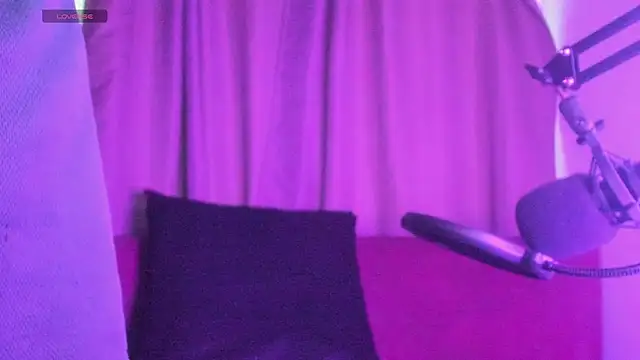 Snapshot of elfernh chatting on 09-27-25, 08:03 elfernh online show from 09-27-25, 08:03