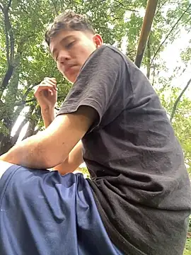 Snapshot of elfernh chatting on 10-06-25, 06:05 elfernh online show from 10-06-25, 06:05