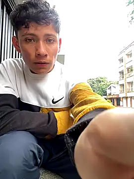 Snapshot of elfernh chatting on 11-01-25, 01:13 elfernh online show from 11-01-25, 01:13