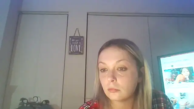 Candykissesxoxo online show from 12-23-25, 06:33