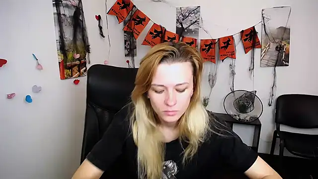 PeppyMia online show from 11-01-25, 02:57