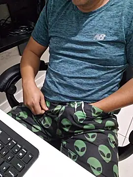 Carloskasado online show from 10-28-25, 12:03