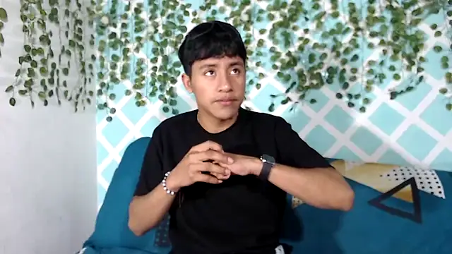 Snapshot of sebas_boys577 chatting on 09-27-25, 01:49 sebas boys577 online show from 09-27-25, 01:49