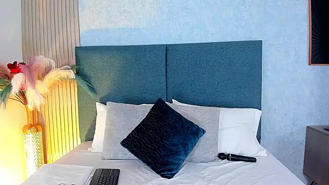 Laura Ivy online show from 03-30-26, 01:01