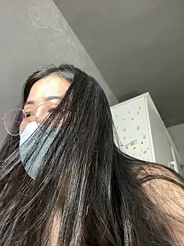 Snapshot of Voyerra_g chatting on 10-16-25, 01:50 Voyerra g online show from 10-16-25, 01:50