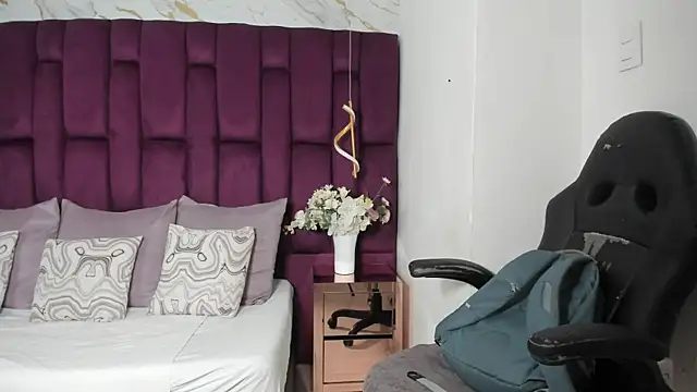 Snapshot of cloe_spencerr chatting on 12-16-25, 04:56 cloe spencerr online show from 12-16-25, 04:56