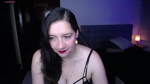 Agatha bellucci  online show from 11-20-25, 12:27