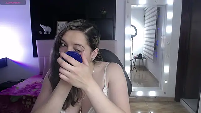 Agatha bellucci  online show from 03-04-26, 12:44