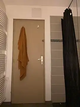 Snapshot of dasilva_elsa21 chatting on 03-28-26, 10:42 dasilva elsa21 online show from 03-28-26, 10:42