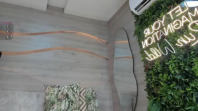 Snapshot of Alma_Leon chatting on 09-28-25, 07:19 Alma Leon online show from 09-28-25, 07:19