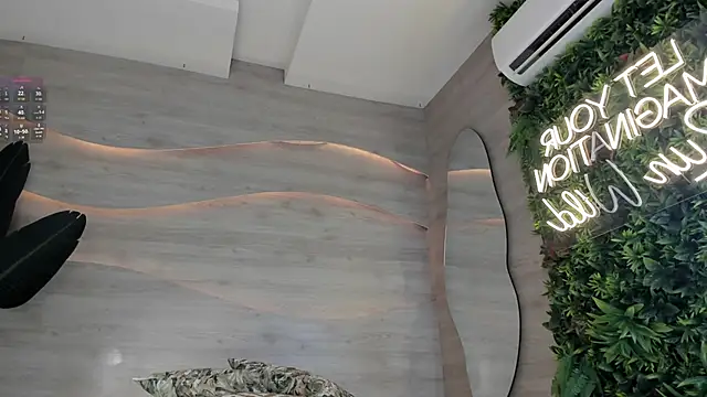 Snapshot of Alma_Leon chatting on 09-29-25, 11:37 Alma Leon online show from 09-29-25, 11:37