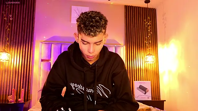 Room 69x online show from 04-28-26, 12:43