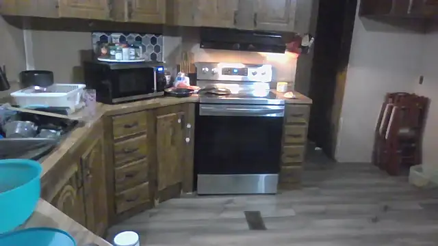 Snapshot of morethemerry chatting on 04-14-26, 03:01 morethemerry online show from 04-14-26, 03:01