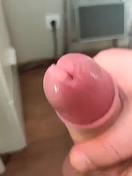 Snapshot of TobyDick13 chatting on 09-13-25, 06:35 TobyDick13 online show from 09-13-25, 06:35