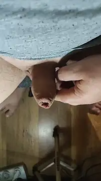 Snapshot of TobyDick13 chatting on 09-22-25, 04:42 TobyDick13 online show from 09-22-25, 04:42