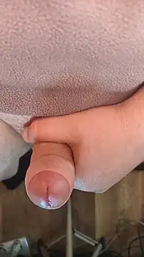 Snapshot of TobyDick13 chatting on 10-04-25, 08:34 TobyDick13 online show from 10-04-25, 08:34