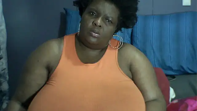 Snapshot of Voluptuousbbw1 chatting on 09-12-25, 11:59 Voluptuousbbw1 online show from 09-12-25, 11:59