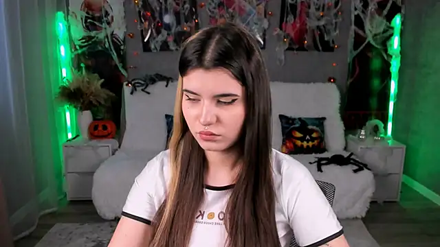 Snapshot of AnoraDark chatting on 10-19-25, 12:28 AnoraDark online show from 10-19-25, 12:28